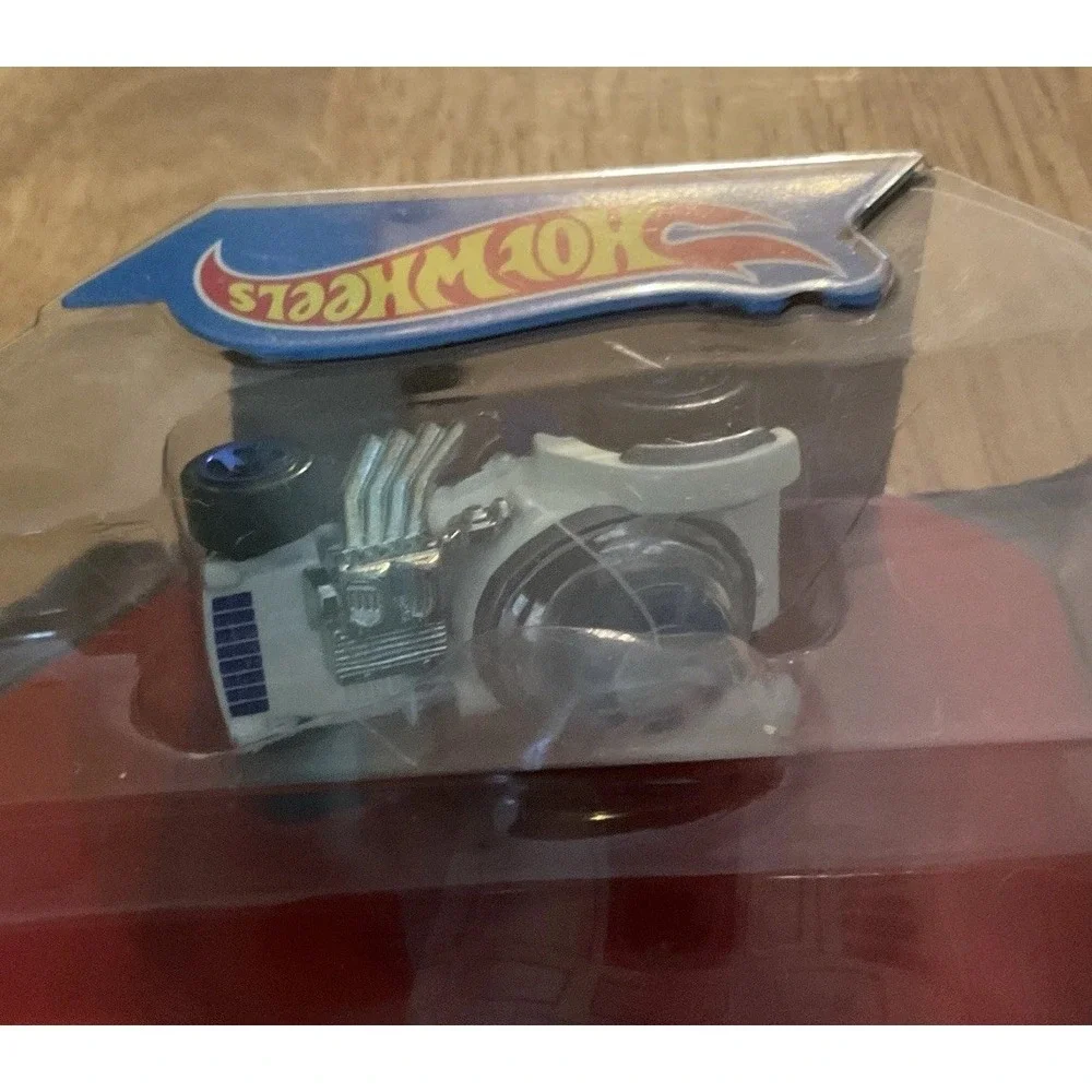 2014 Mattel Hot wheels Star Wars R2-D2‎ Car, NIP